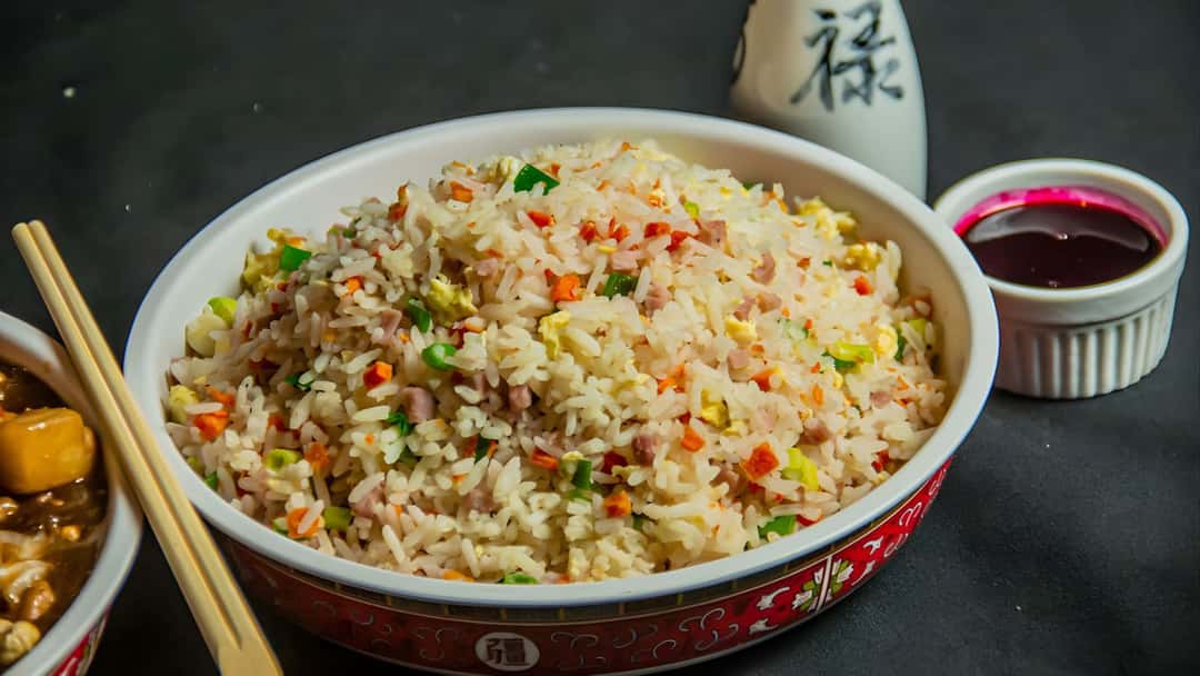 Fried rice in a bowl - banner image