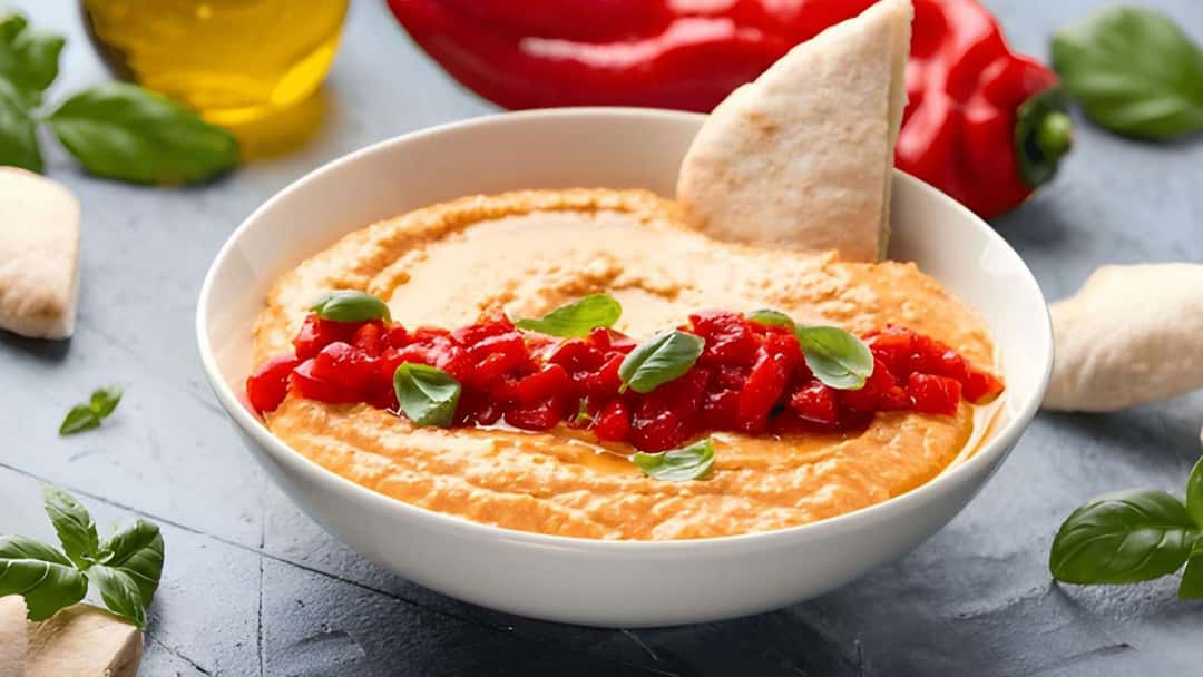 Baharatli hummus in a bowl