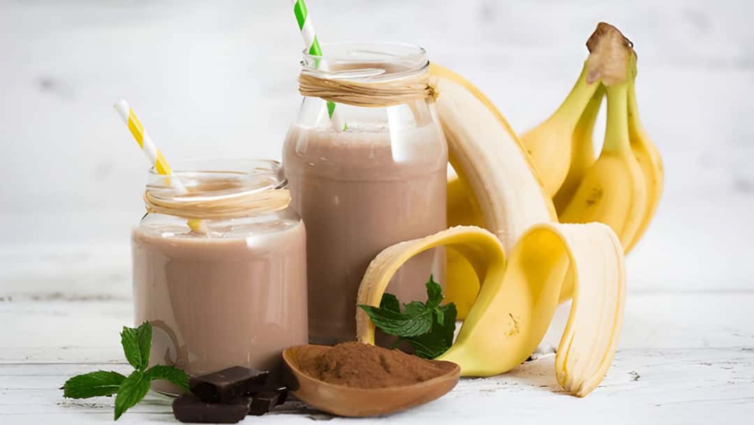 Banana-cocoa soy smoothie in jars