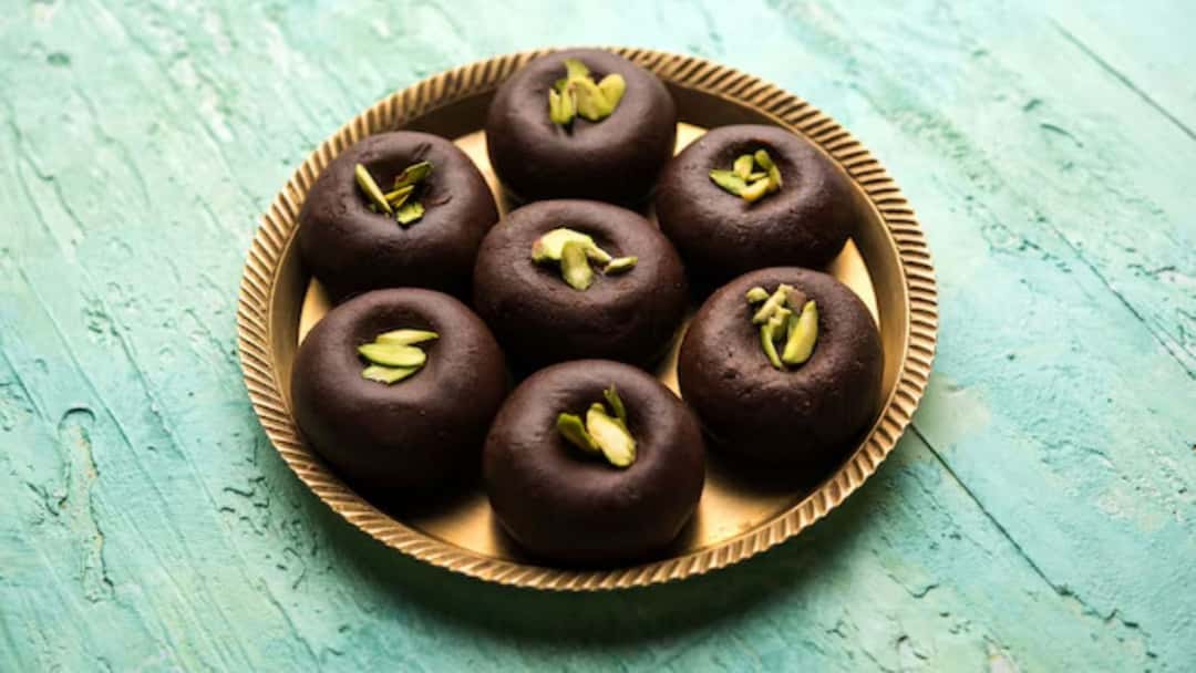 Homemade Chocolate Peda Recipe For Ganesh Chaturthi Prasad