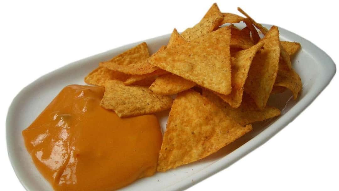Homemade Nachos With Cheese Sauce