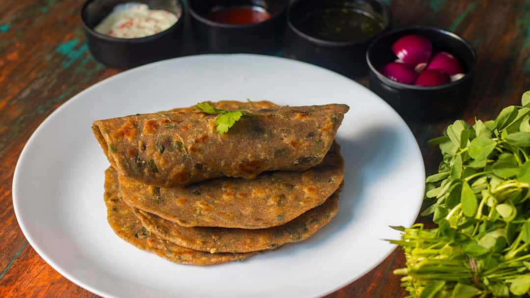 Soft Methi Thepla Recipe: Cook Gujarati Flatbread At Home