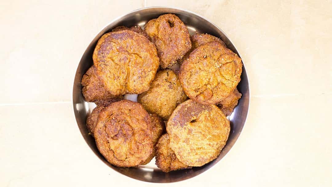 Ariselu Recipe: Golden Rice Flour Sweet With Jaggery Goodness
