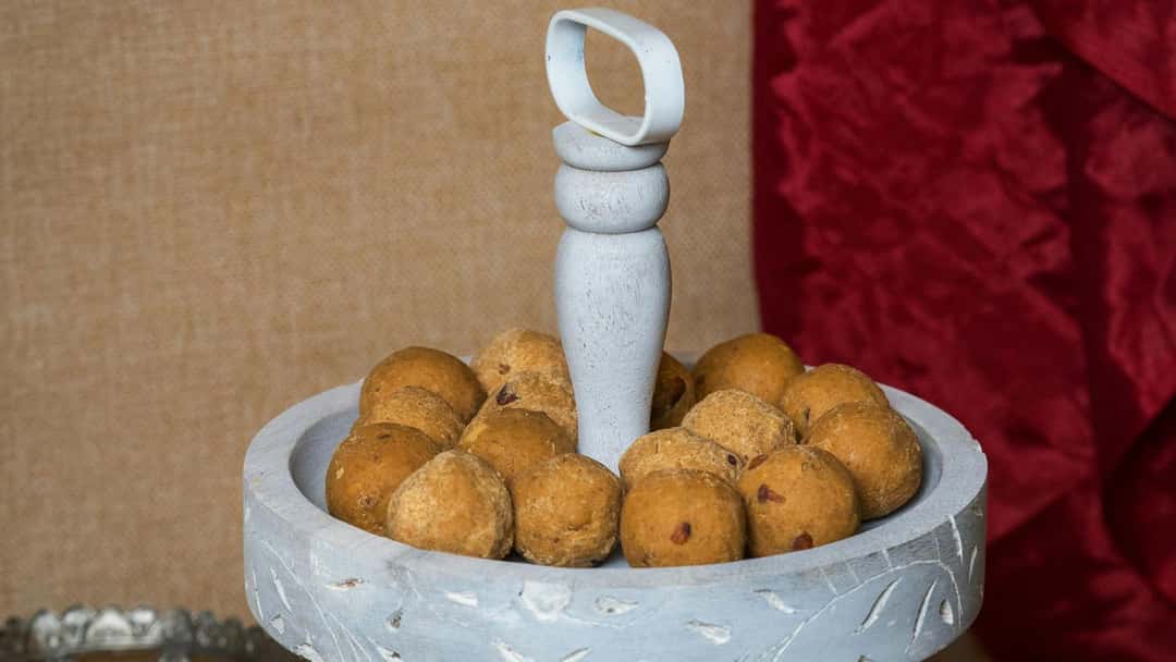 Golden Besan Ladoo Recipe