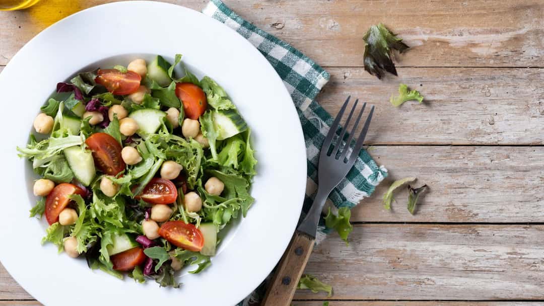 Quick & Zesty Chickpea Salad For Any Occasion