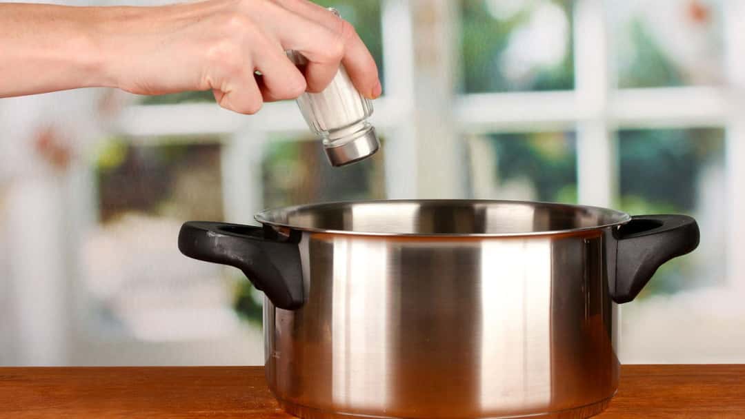 Using salt while cooking - banner image