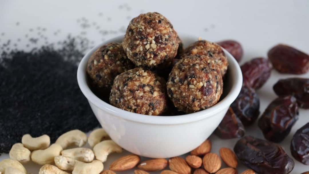 Date & Nut Laddoos in bowl