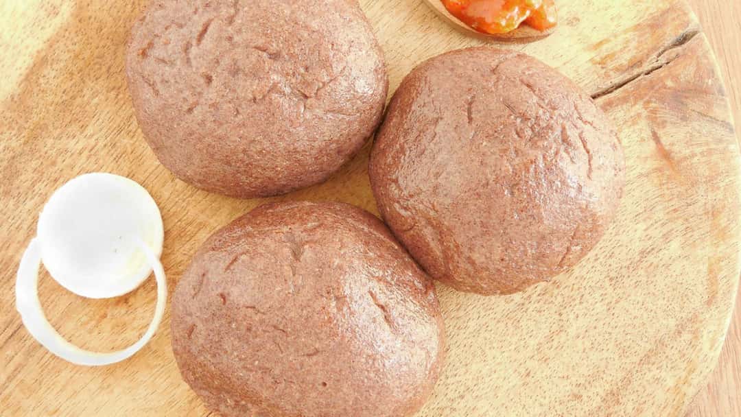 Top view of edamame ragi appe on a plate. (banner image)