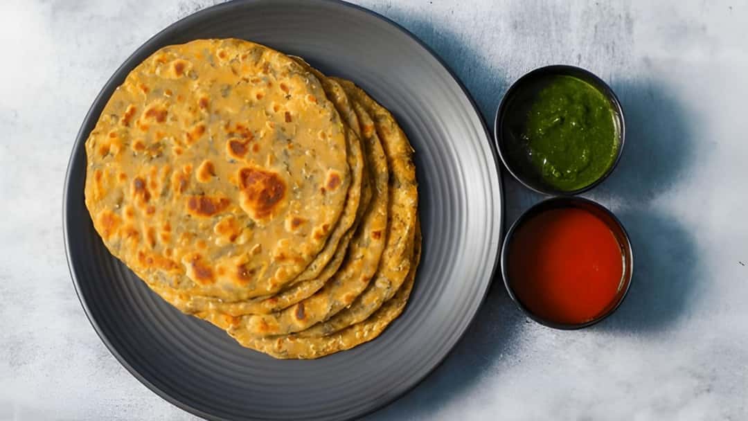 Falafel-stuffed methi parathas on a plate