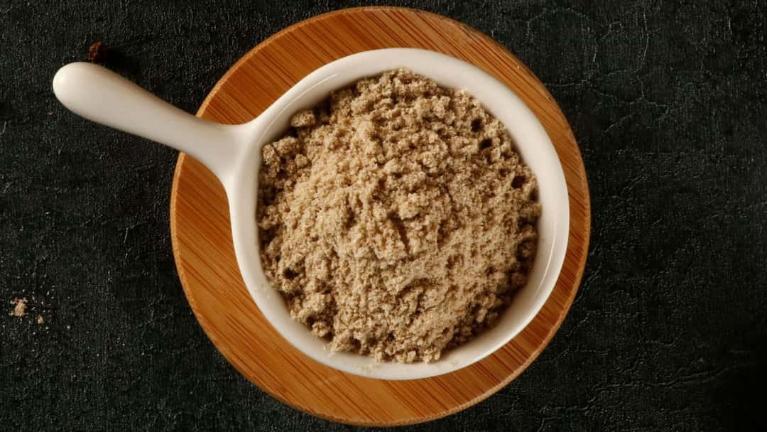 Chicken salt in a small bowl