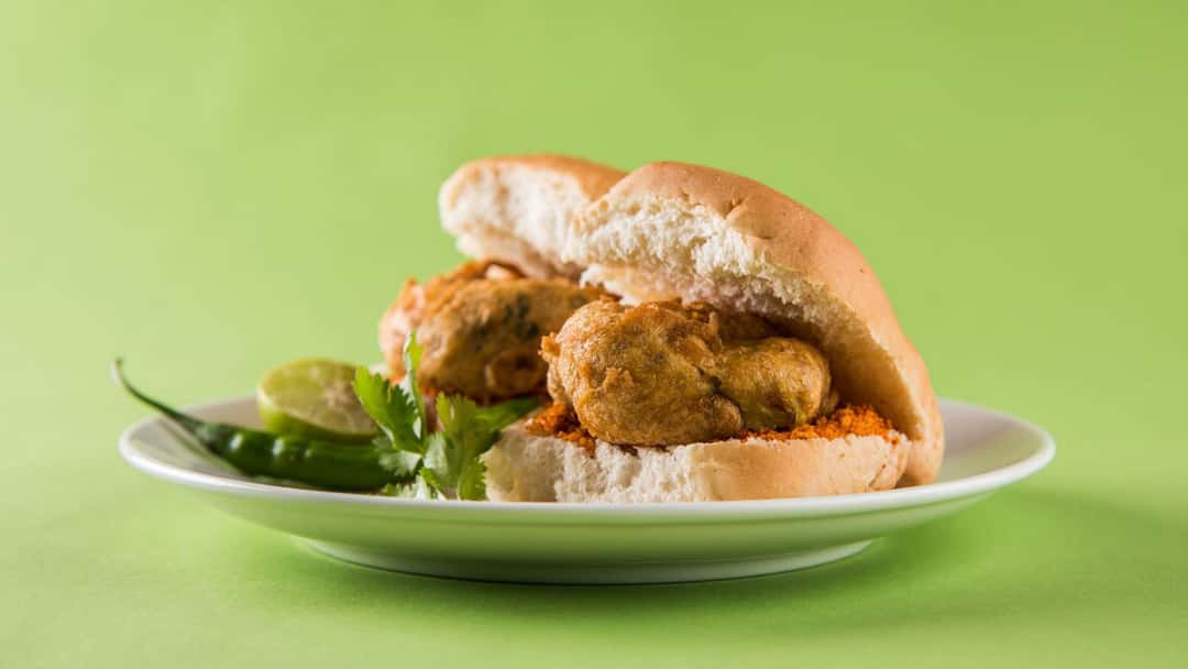 Two khapli wheat vada pav on the plate. (banner image)