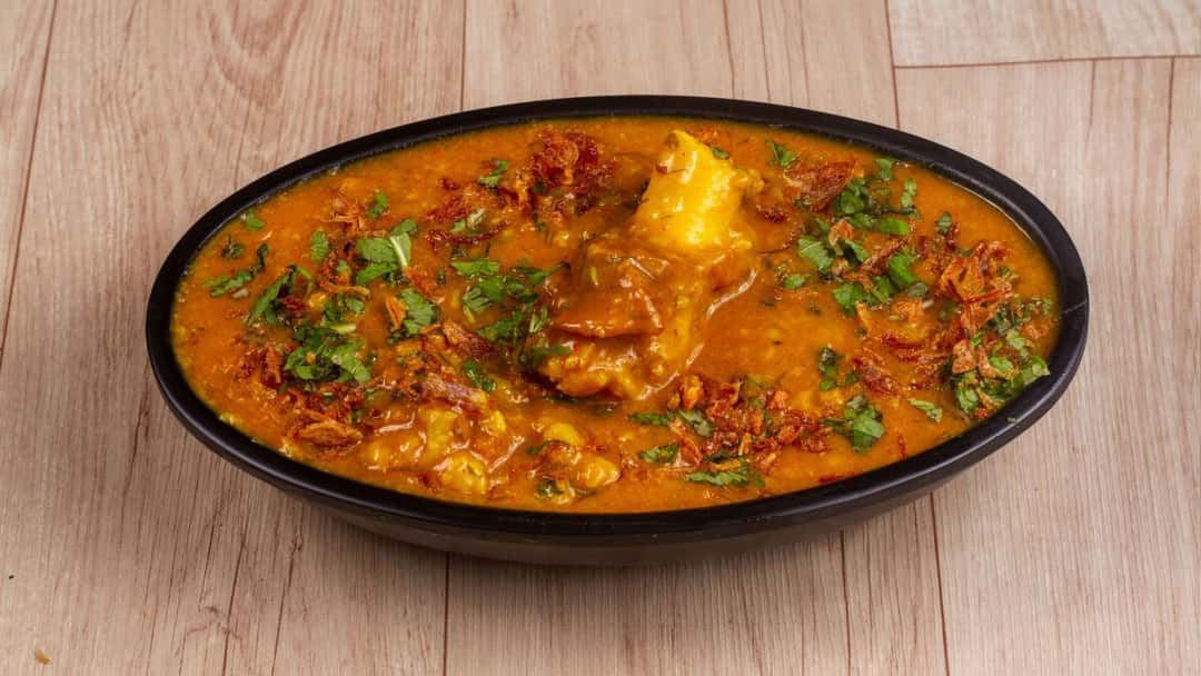 Top view of mutton khichda in a bowl