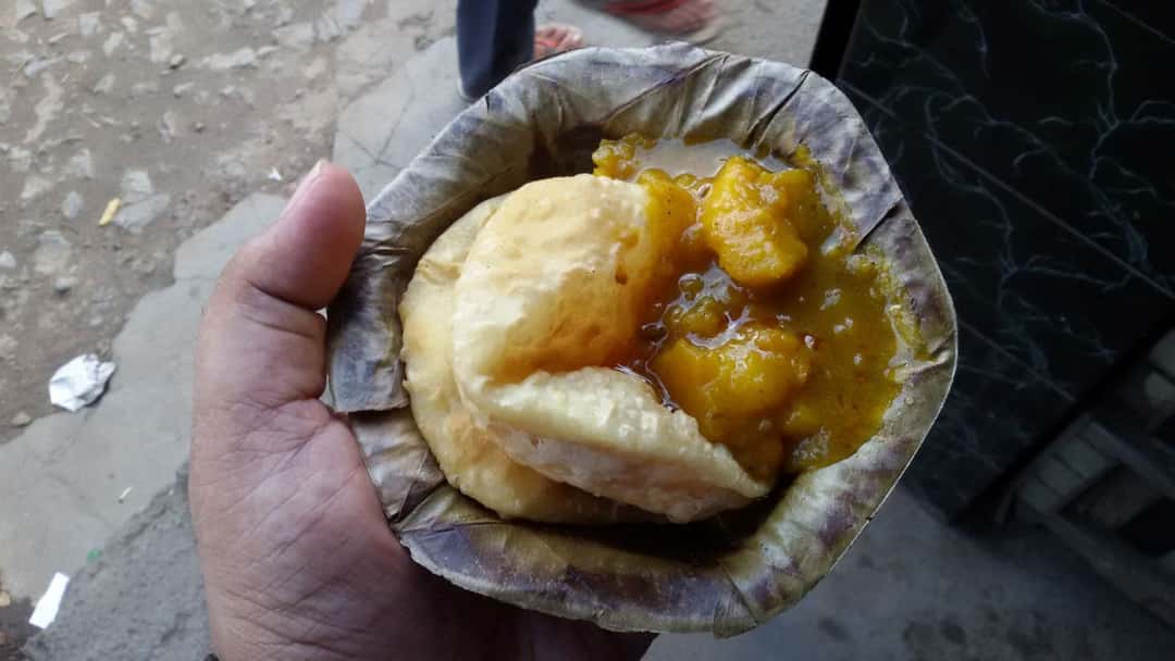  Kochuri with aloo dum