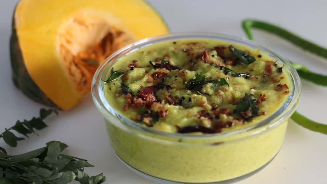 Mathanga Erissery (pumpkin coconut curry) in a clay bowl