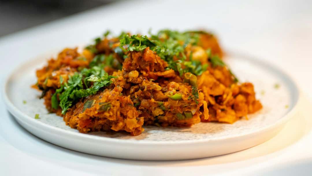 A closeup of poi saag pakora. (banner image)