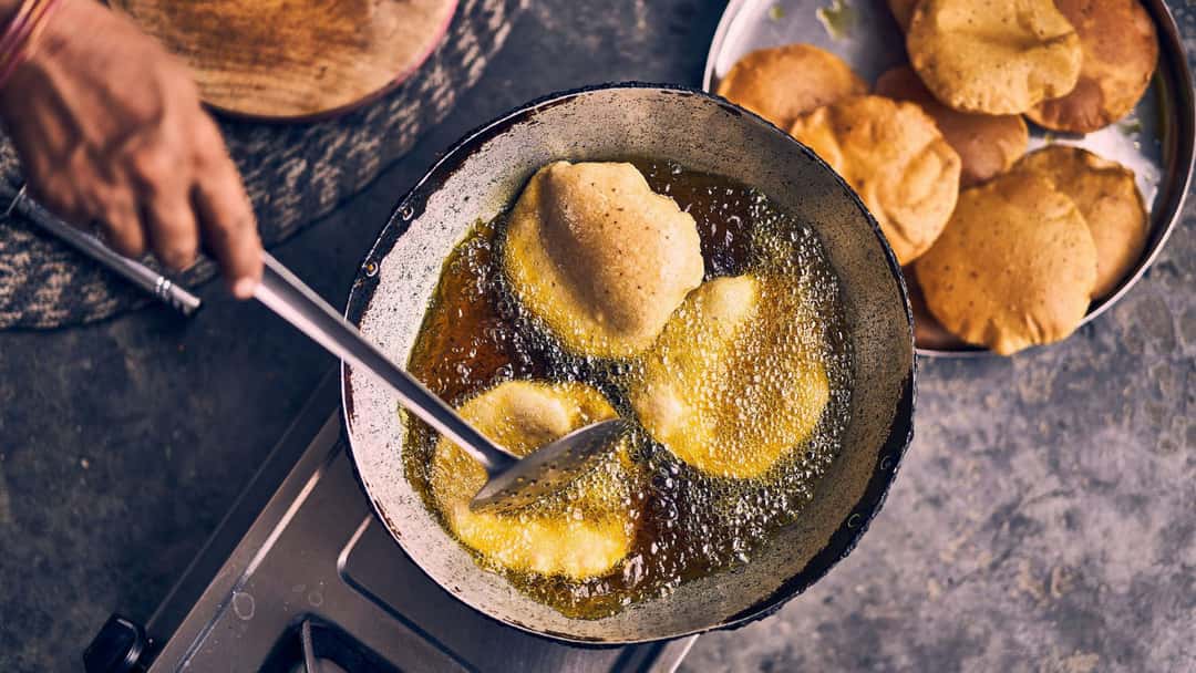 Puris deep-fried in cooking oil