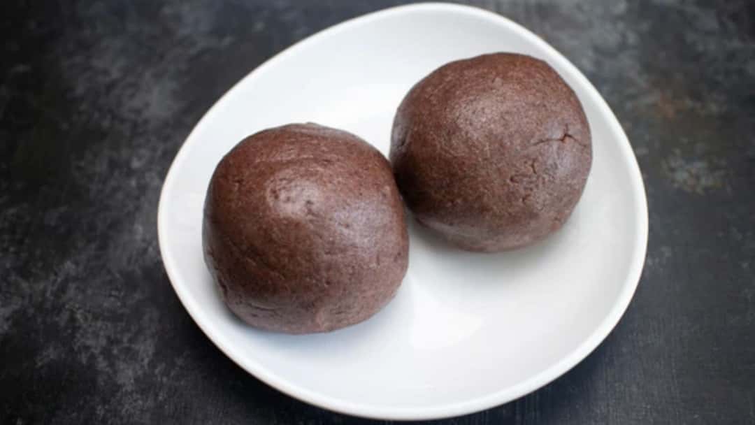 Ragi mudde on a plate - banner image