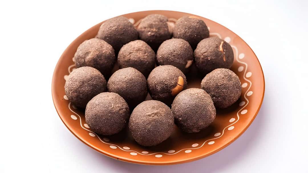 Ragi-jaggery energy bites on a plate