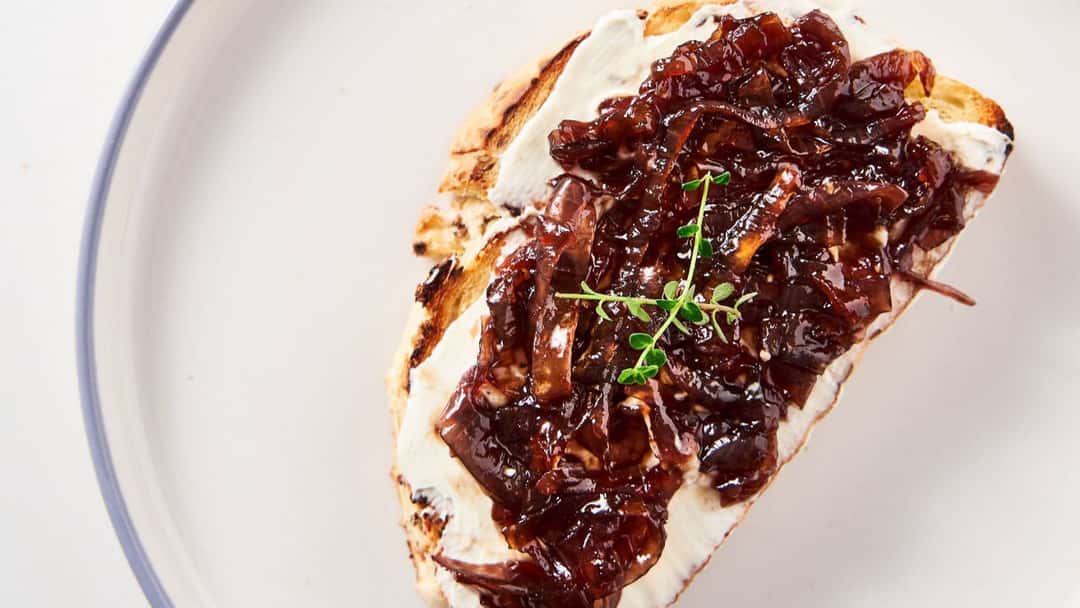 Red onion jam with bread