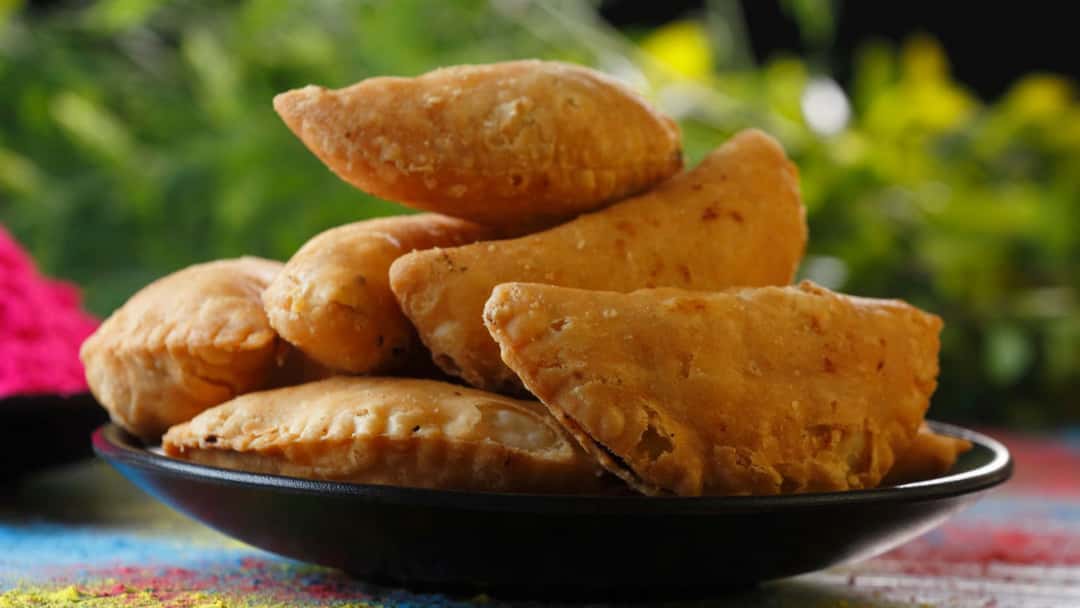 Gujiya piled up in a bowl