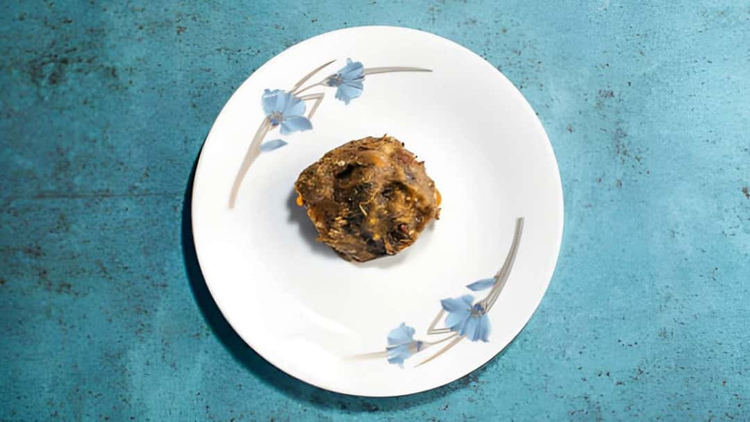 Close-up of smoked brinjal mash on a plate