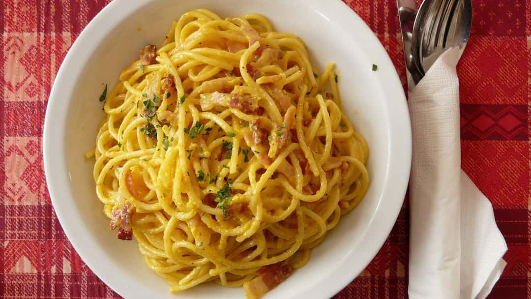 Sriracha mayo carbonara pasta in a bowl