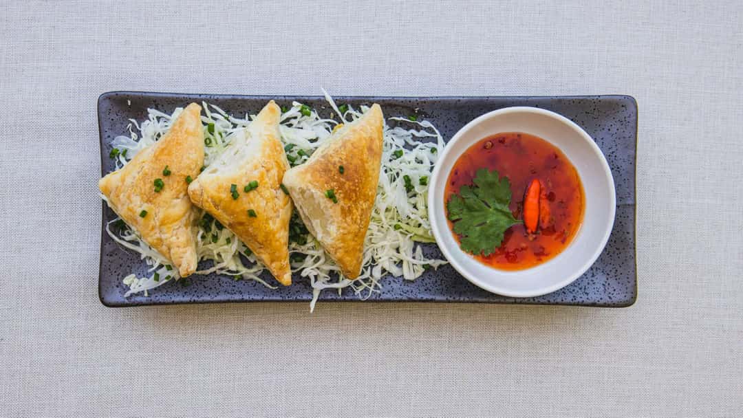 Samosas on a plate with sweet chilli sauce - banner image