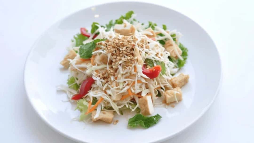Vietnamese vermicelli salad with tofu