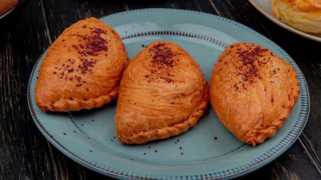 Crispy chocolate-hazelnut gujiyas filled with rich cocoa and nut mixture