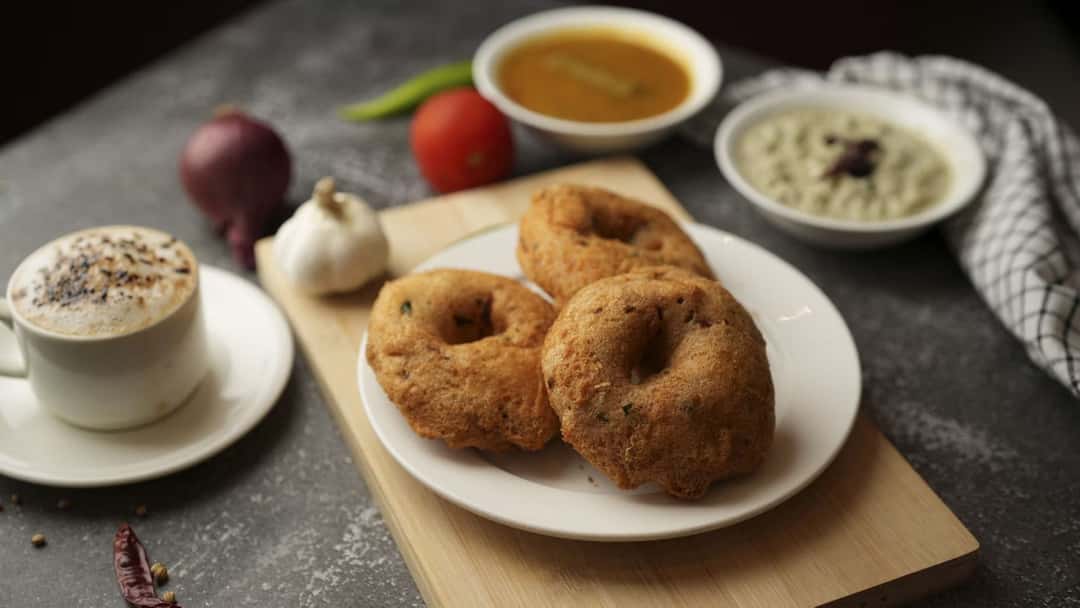  Vada in a plate with coffee on side