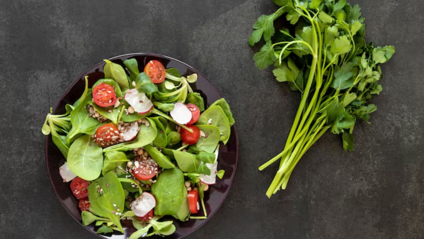 Fresh Spinach Salad with Tomatoes and Radishes