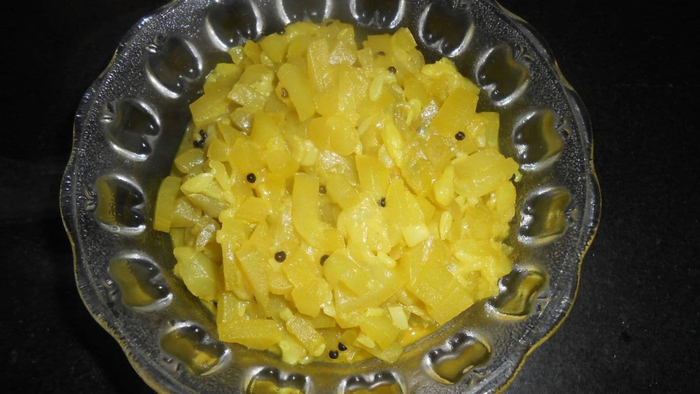 Yellow vegetable stir fry in glass bowl