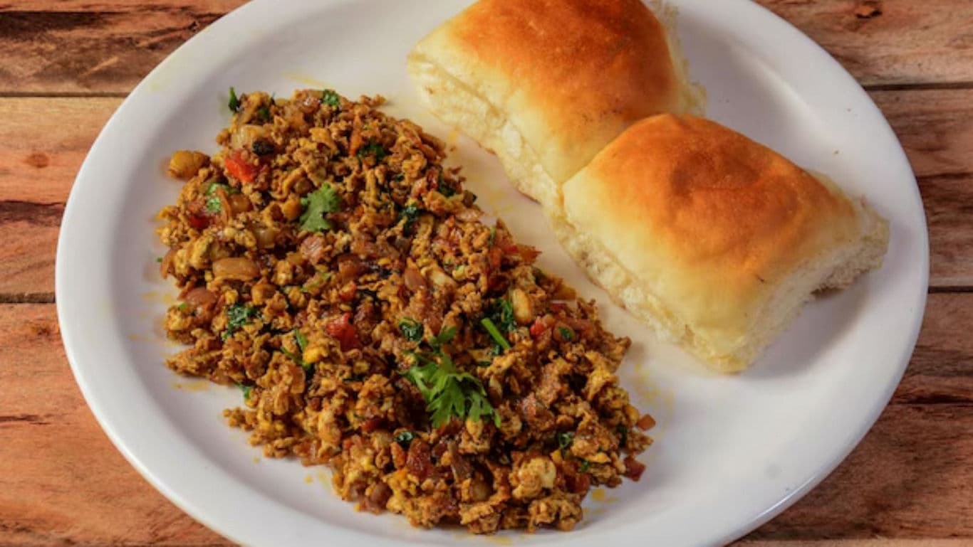 Indian street food plate with pav and bhurji