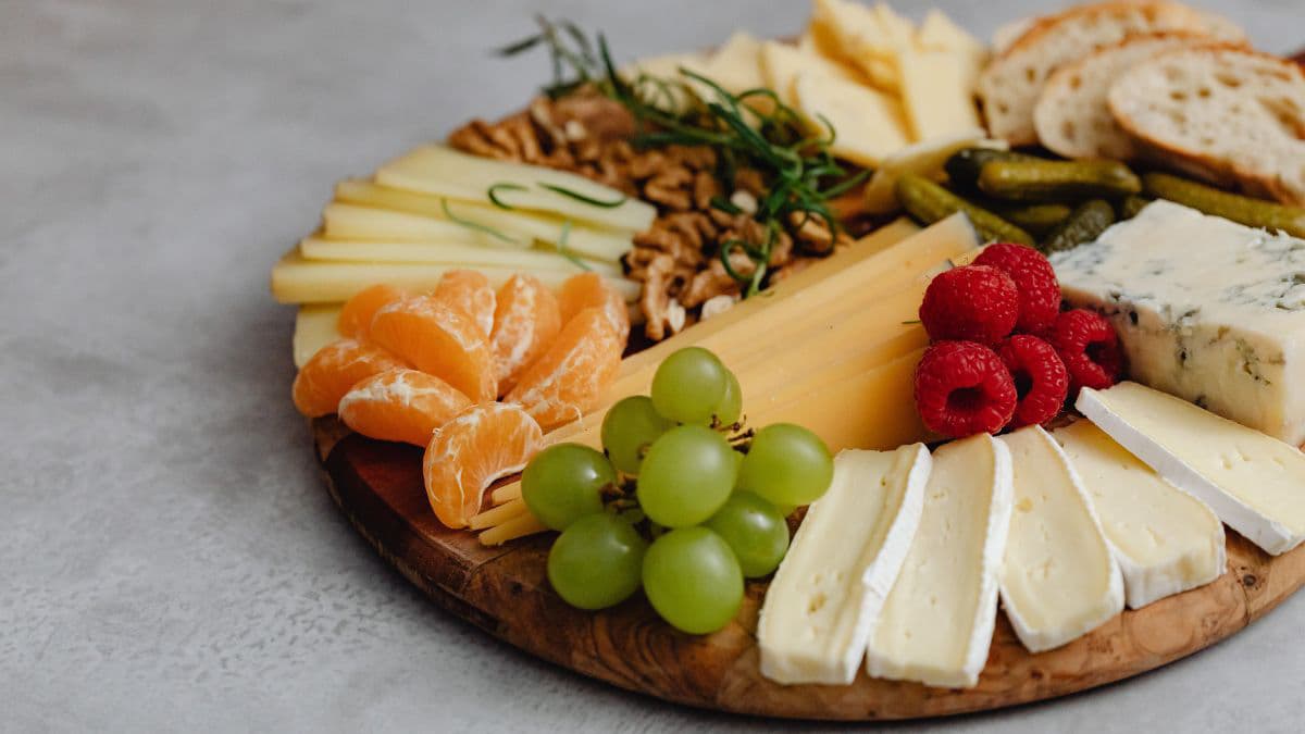 Circular charcuterie board