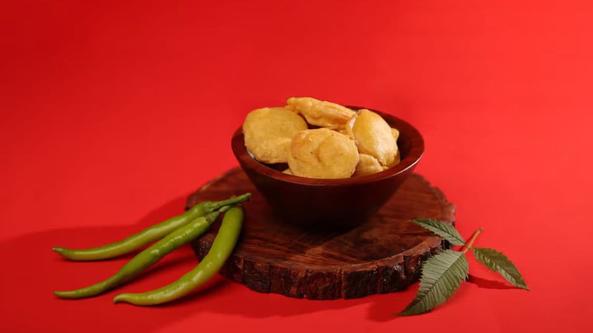 aloo pakora in a bowl