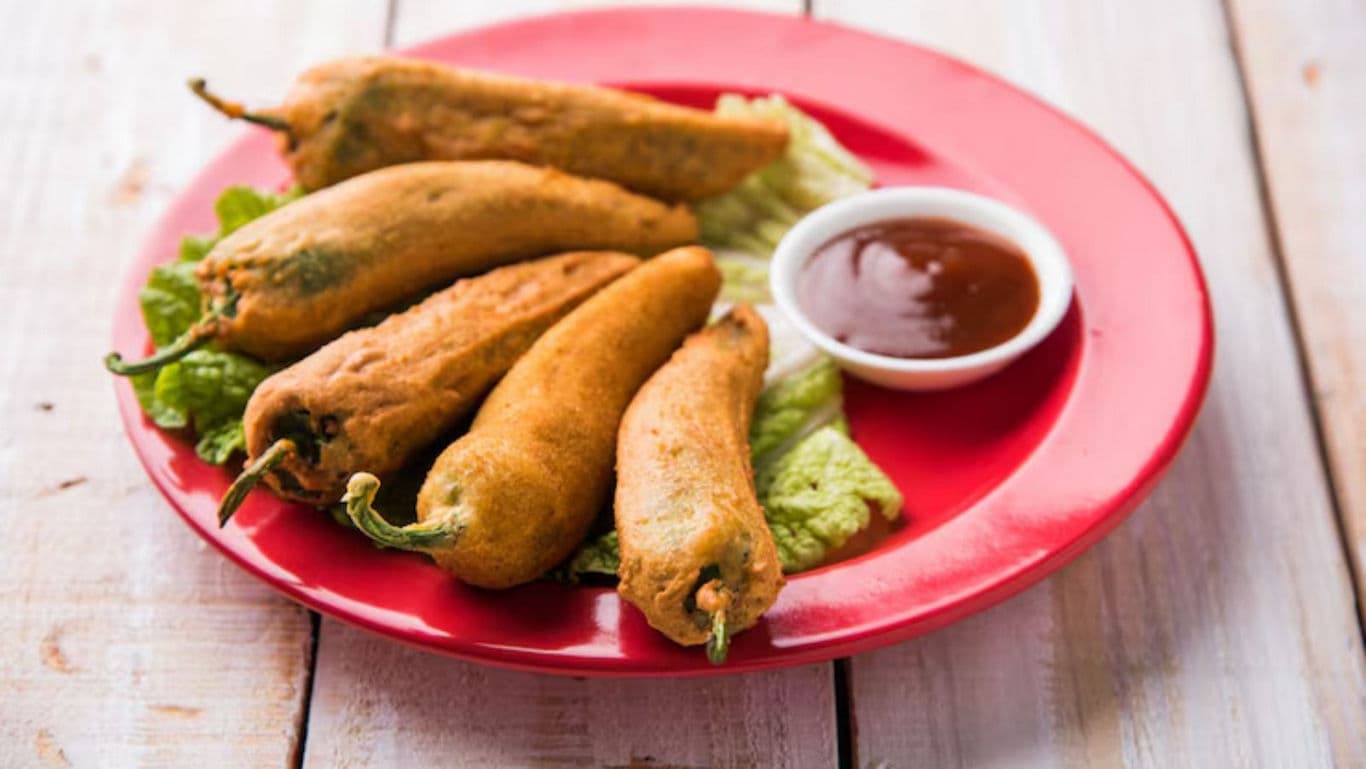 Crispy Fried Chili Peppers with Dip