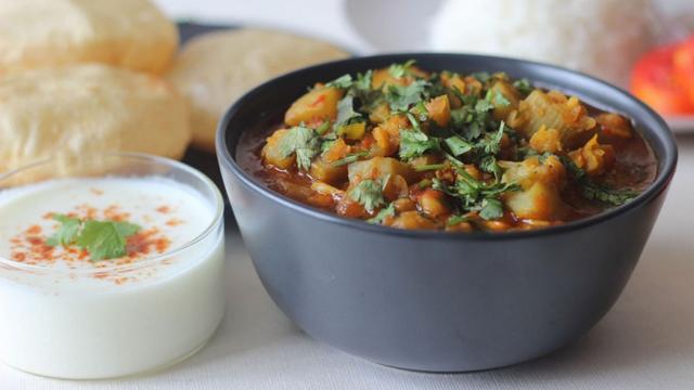annakut-ki-sabji-a-sacred-feast-of-flavours-for-govardhan-puja-thumbnail