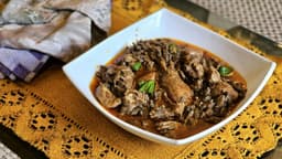 assamese-black-sesame-chicken-curry-recipe-for-lunch-thumbnail