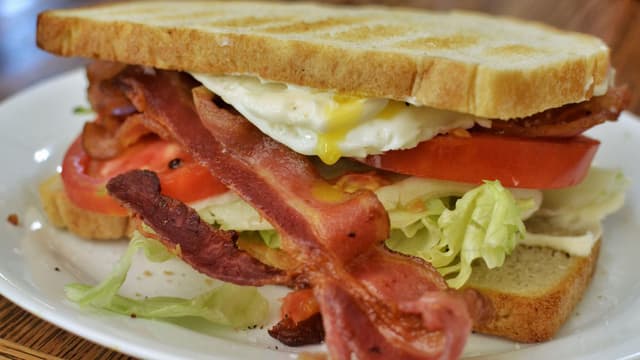 blte-sandwich-recipe-upgrade-your-classic-blt-with-a-perfectly-fried-egg-thumbnail