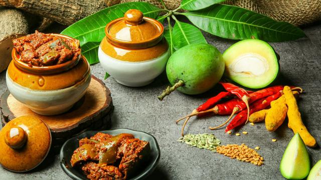 no-fuss-instant-mango-pickle-make-ready-to-eat-achar-at-home-thumbnail