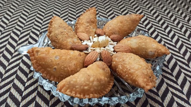 mawa-gujiya-recipe-relish-the-classic-festive-sweet-at-home-thumbnail