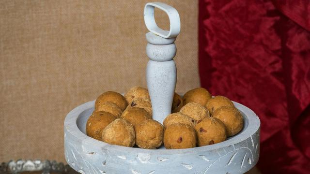 golden-besan-ladoo-recipe-sweet-tradition-for-every-festival-thumbnail
