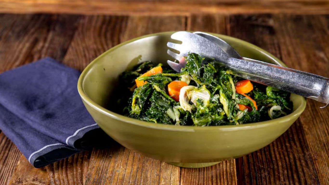 Fresh vegetable salad in green bowl