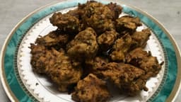 bengali-piyaji-recipe-crispy-onion-pakora-for-tea-time-snacks-thumbnail