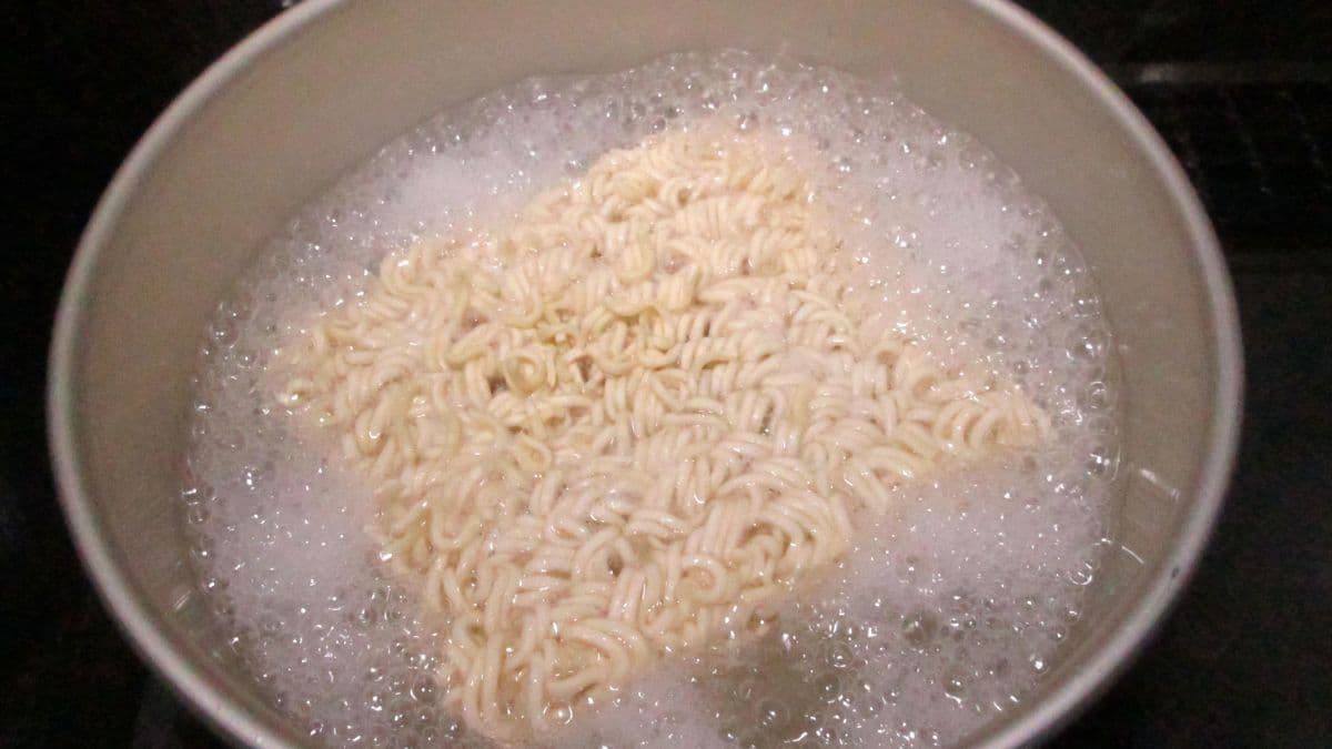 Noodle cake being boiled