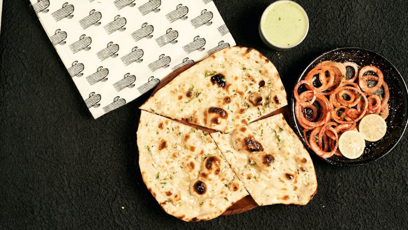 Garlic naan with onions and green dip