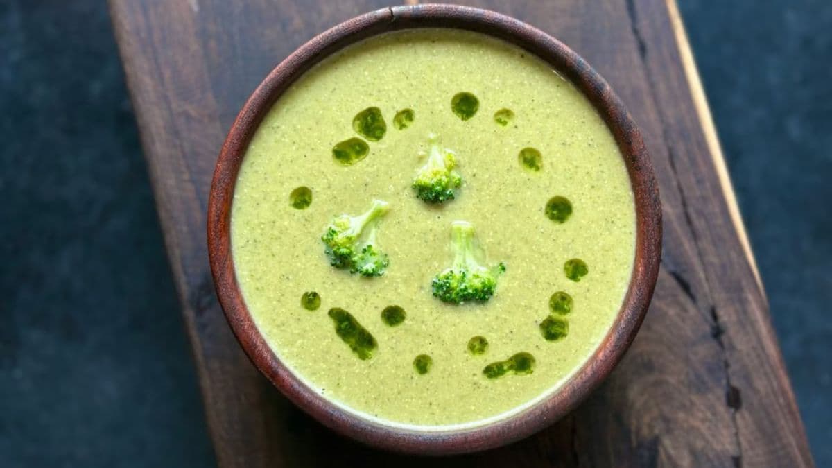 bowl of broccoli soup