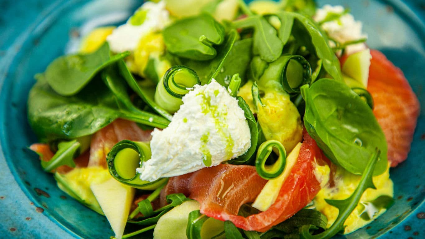 Fresh Spinach Salad with Ricotta and Smoked Salmon