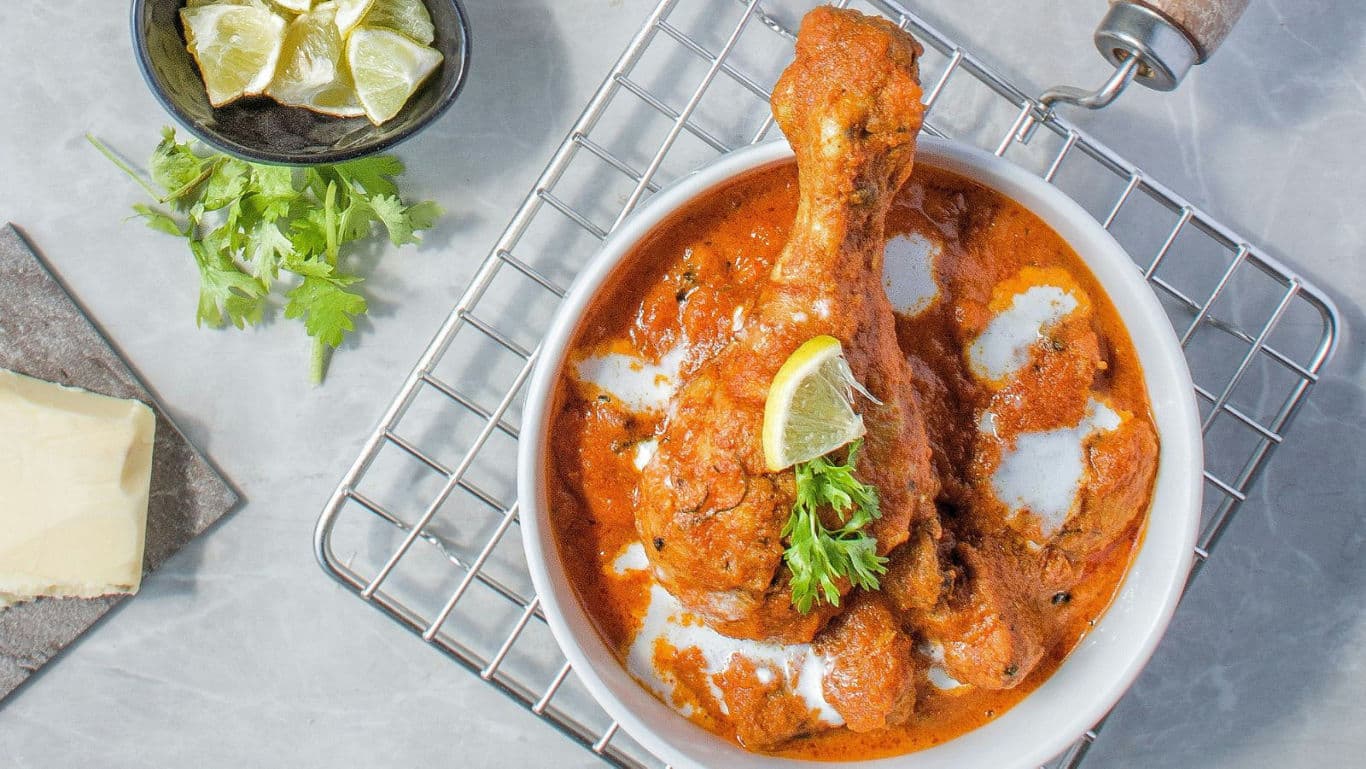 Butter chicken dish with rice and naan