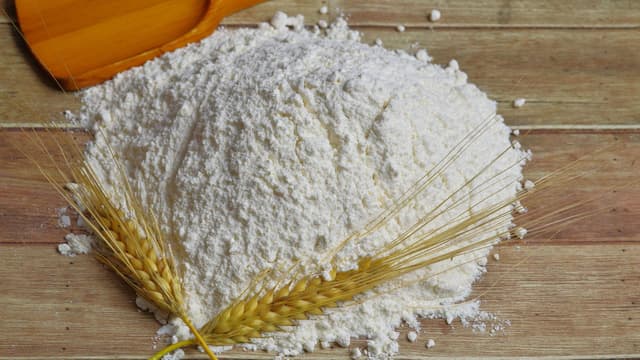 cake-flour-vs-bread-flour-vs-00-flour-which-one-does-your-recipe-actually-need-thumbnail